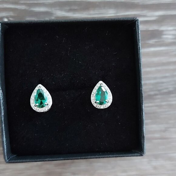0.68 Carat Emerald Sterling Silver Pear Cut Stud Earrings - Picture 10 of 12